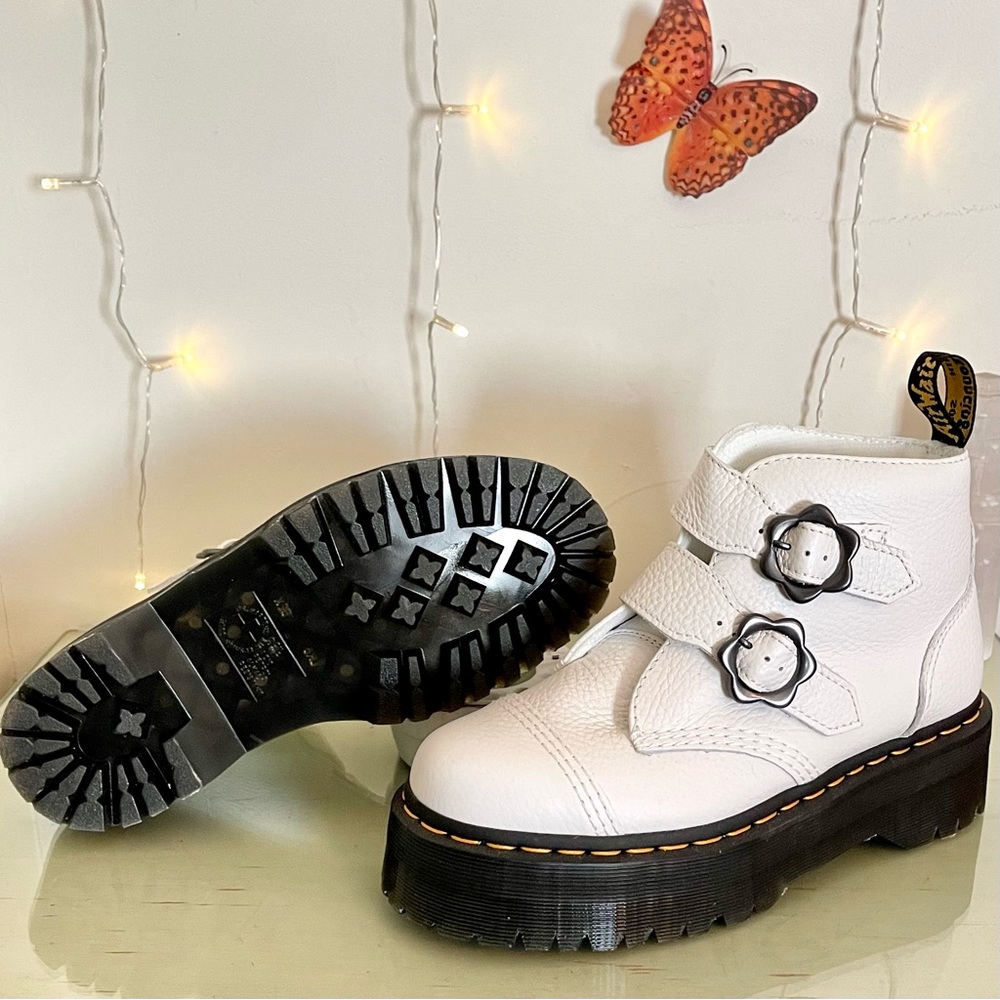 Dr. Martens DEVON FLWR White Boot